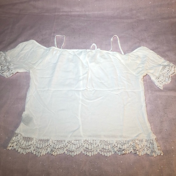 🤍Off The Shoulder Top🤍 - Picture 4 of 5